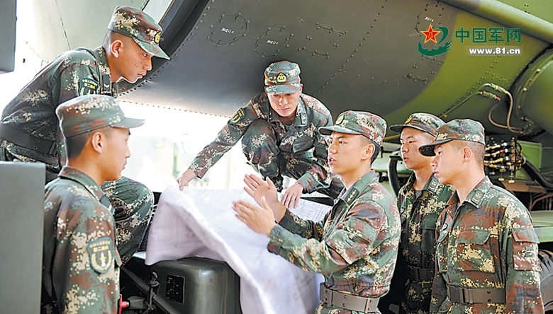 “你疯了吗？”他的声音在空荡的客厅里回荡 